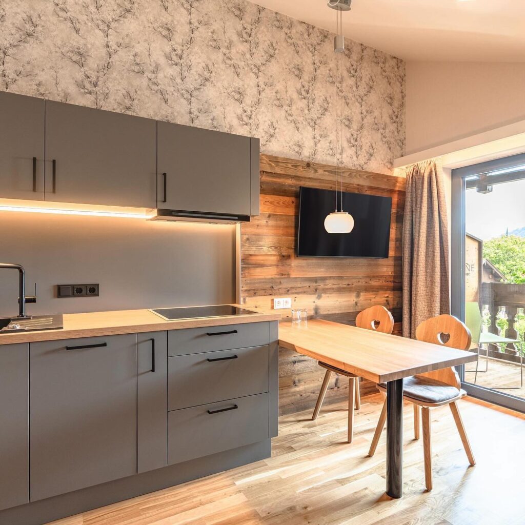 Instagram post from alpensonnetegernsee. This post is in position 7.