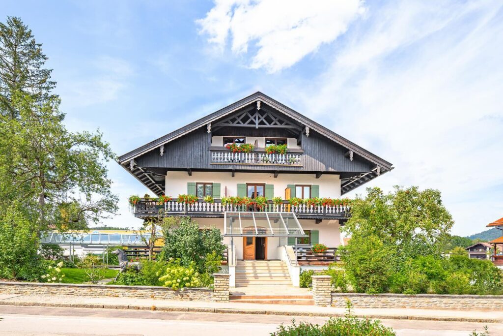 Instagram post from alpensonnetegernsee. This post is in position 2.