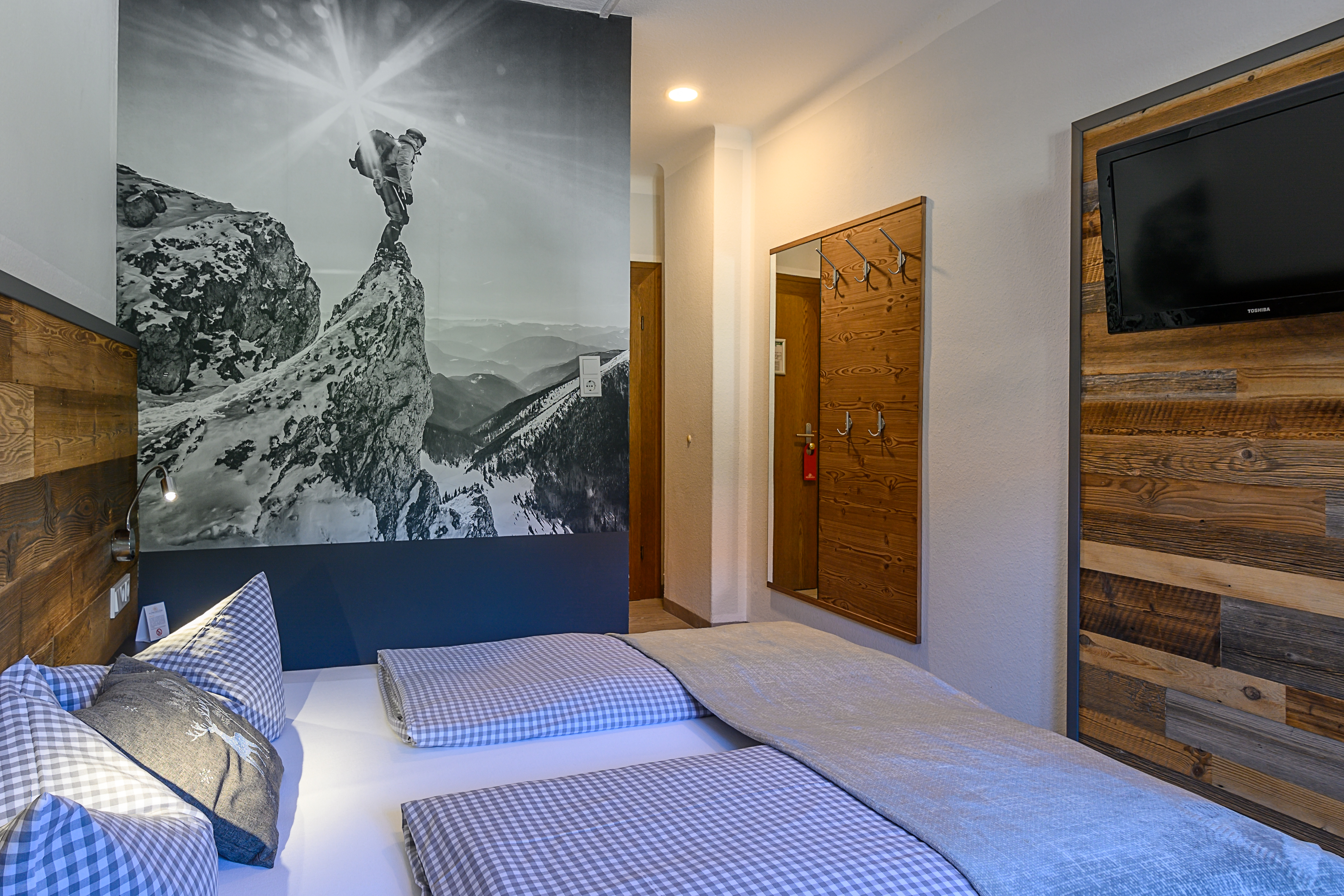 Alpensonne_Doppelzimmer_Mini_Bett