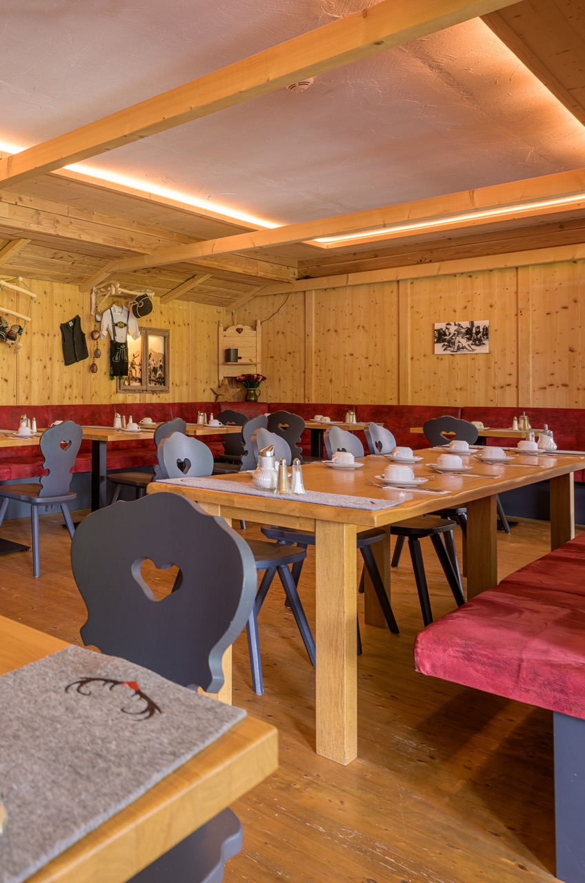 Groß (Alpensonne Tegernsee_Frühstücksraum (2) (1))