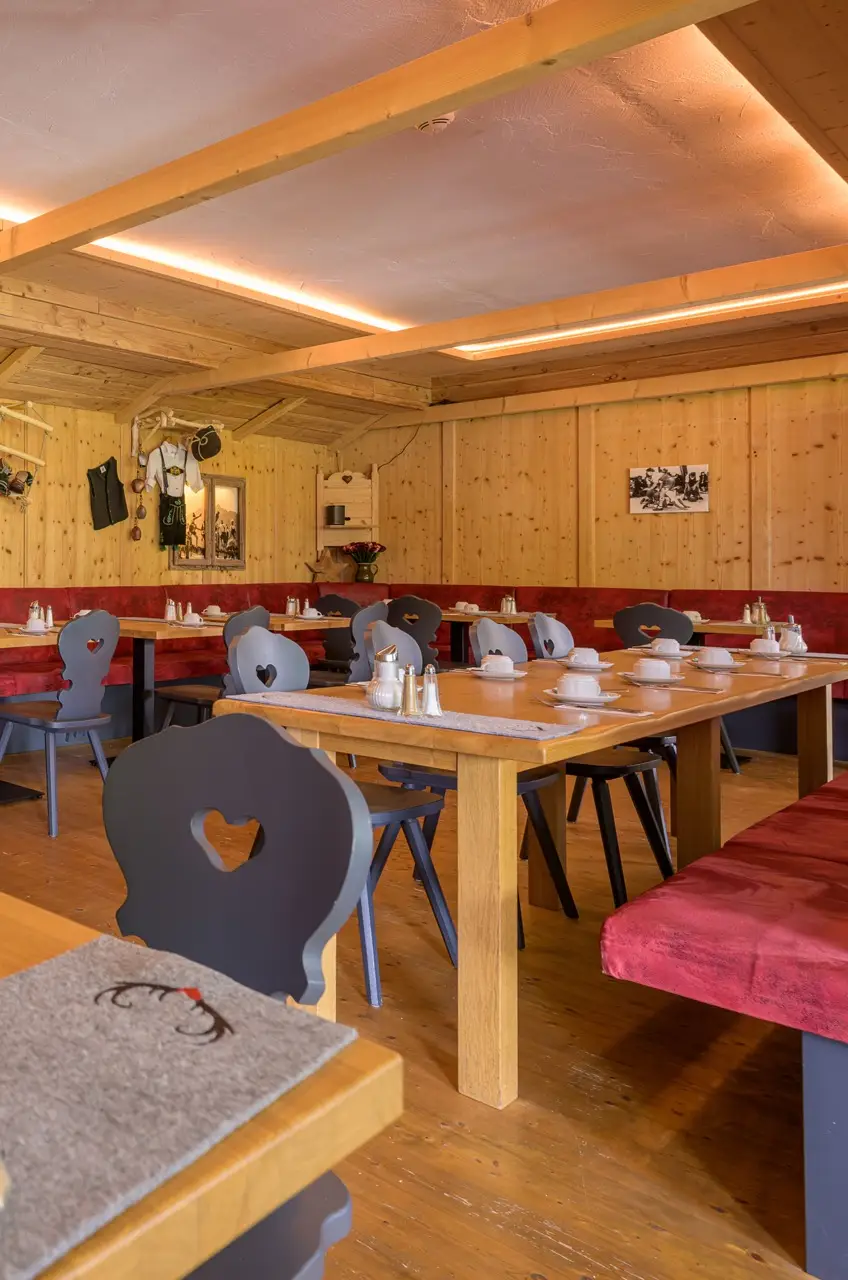 Groß (Alpensonne Tegernsee_Frühstücksraum (2) (1))