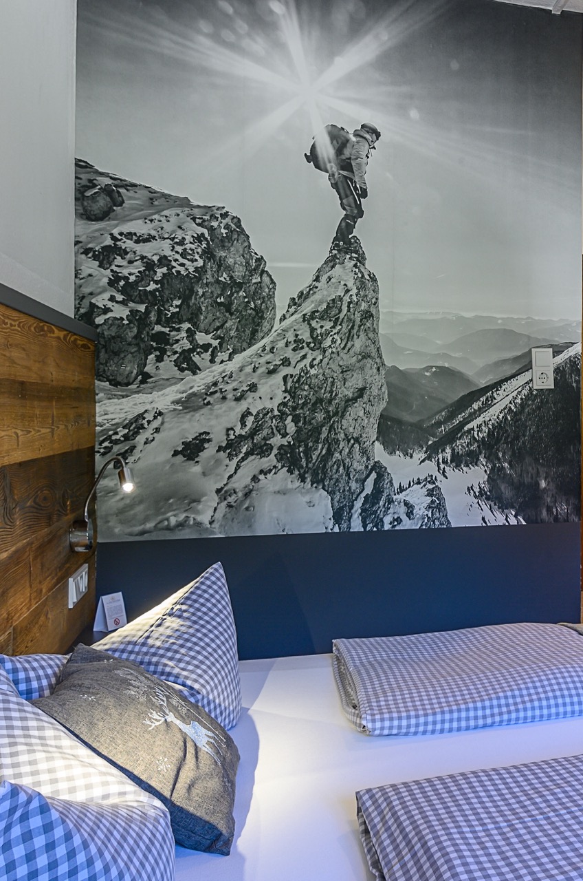 Groß (Alpensonne_Doppelzimmer_Mini_Bett (1))